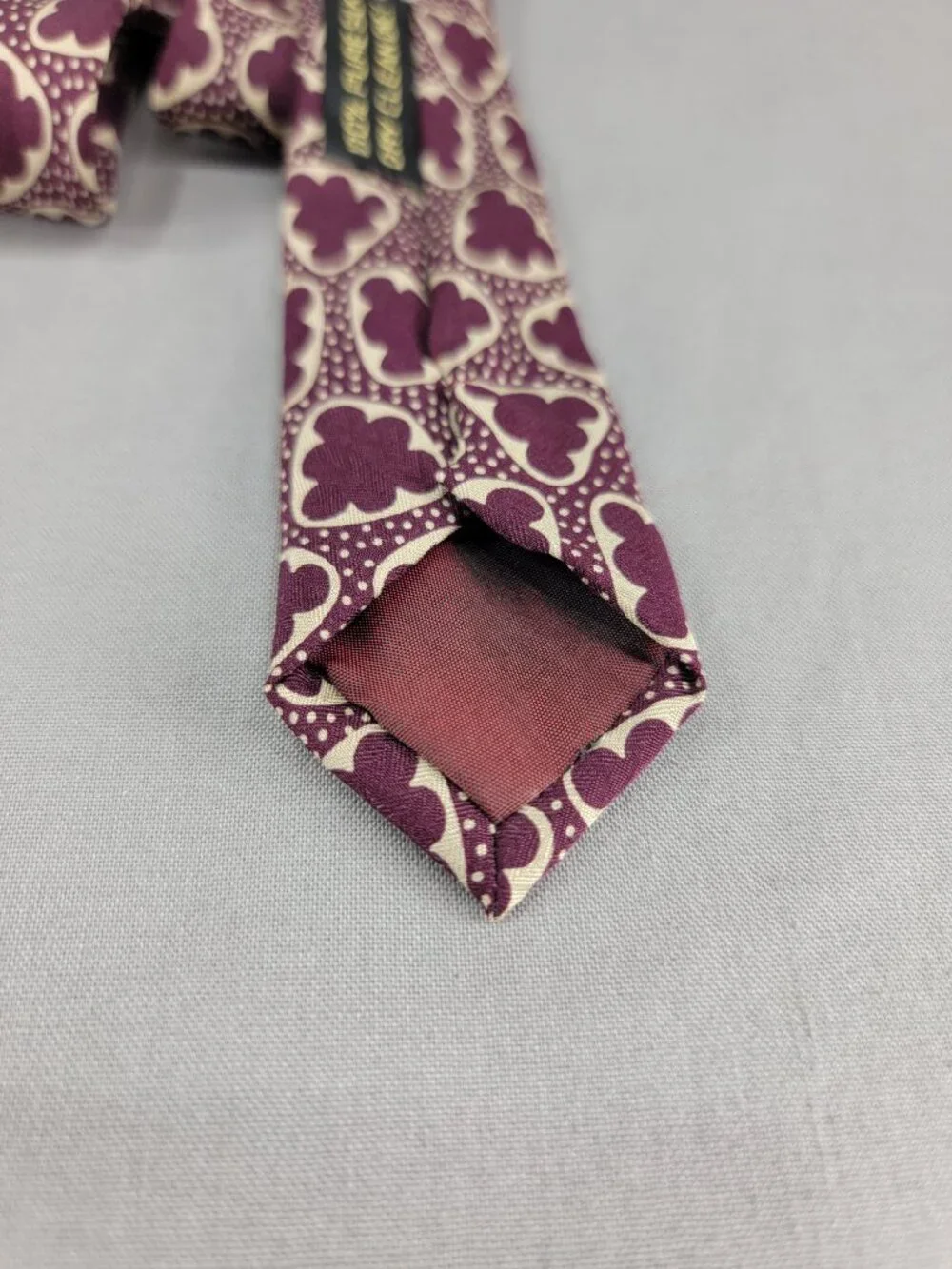 Giorgio Armani Cravatte Silk Necktie Tie Mens Maroon Beige Geometric Medallion